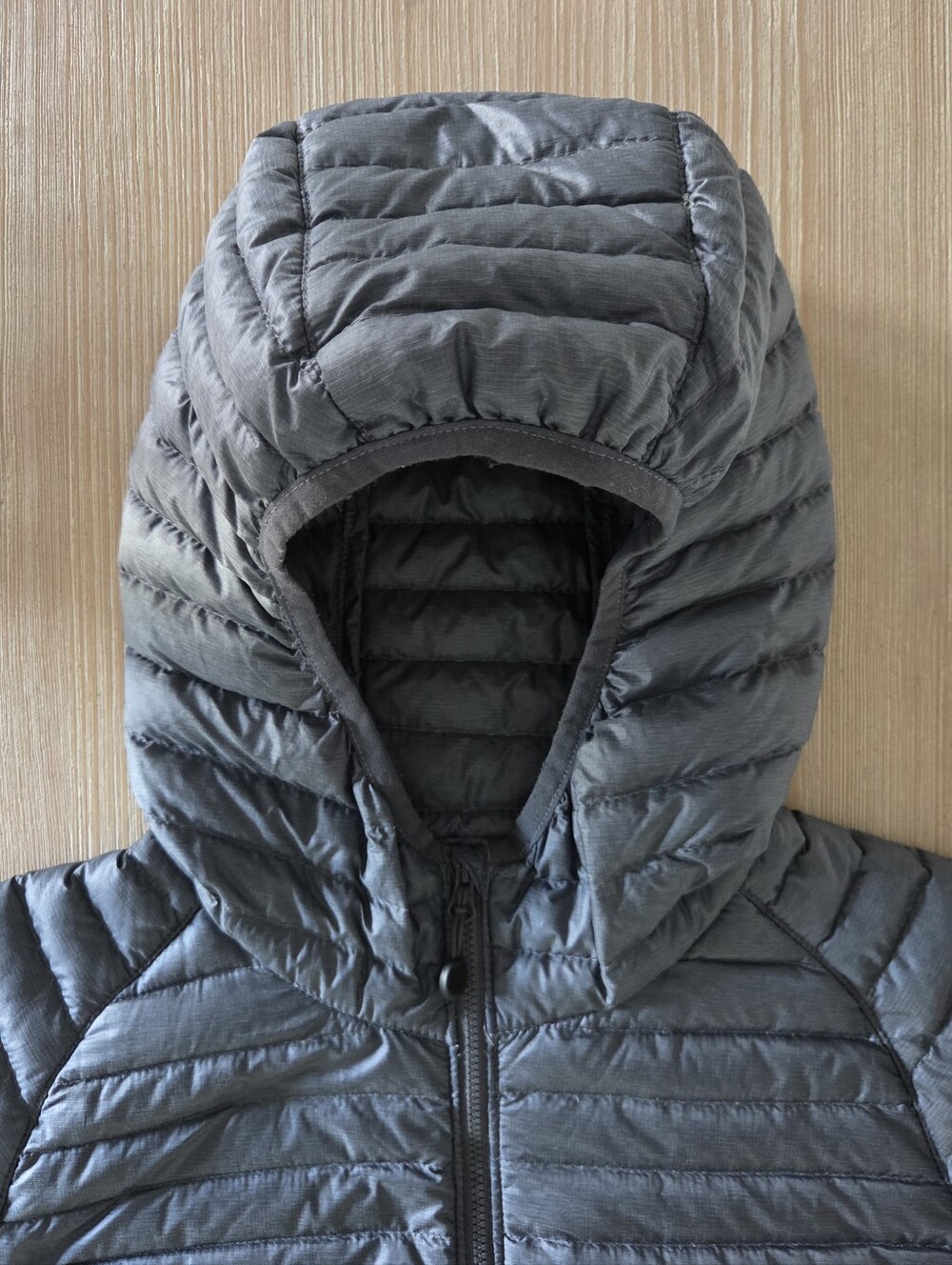 L.L. Bean Gray Ultralight 850 Down Sweater Coat Hooded Womens Size Large Regular - Picture 4 of 12